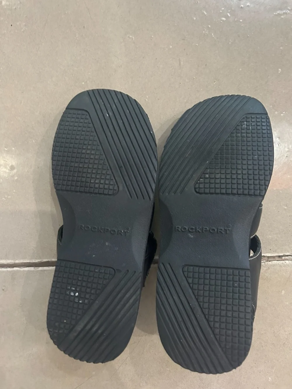 Rockport Springboro Rocklake fisherman sandals feature white contrast stitching